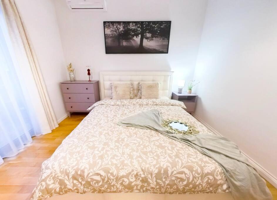Old Town Spacious Apartment Bucureşti Ngoại thất bức ảnh