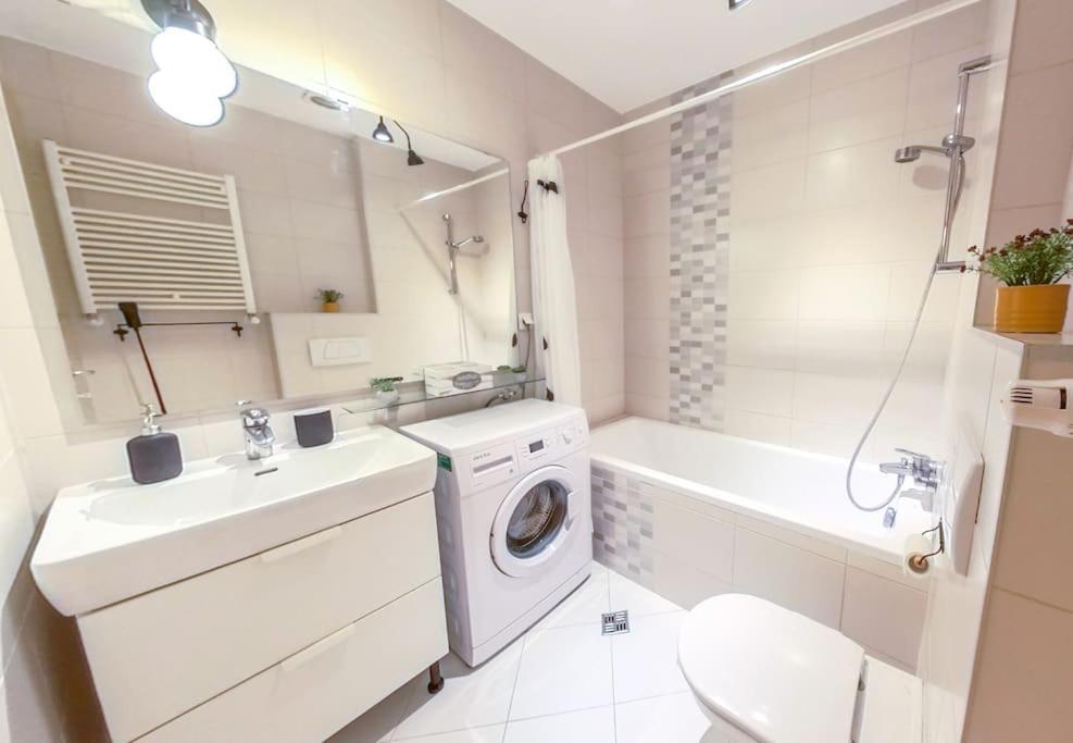 Old Town Spacious Apartment Bucureşti Ngoại thất bức ảnh