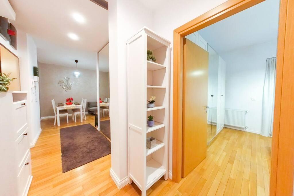 Old Town Spacious Apartment Bucureşti Ngoại thất bức ảnh