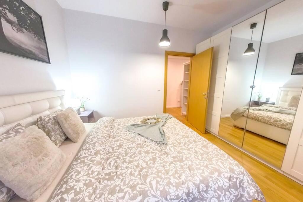 Old Town Spacious Apartment Bucureşti Ngoại thất bức ảnh